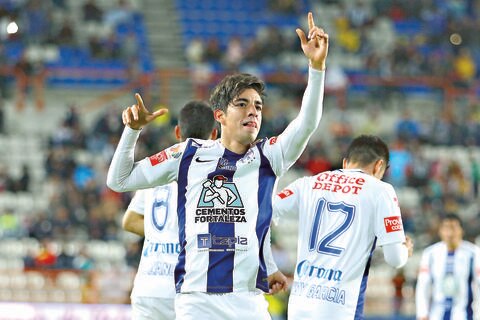 Tuzos salva invicto con gran voltereta