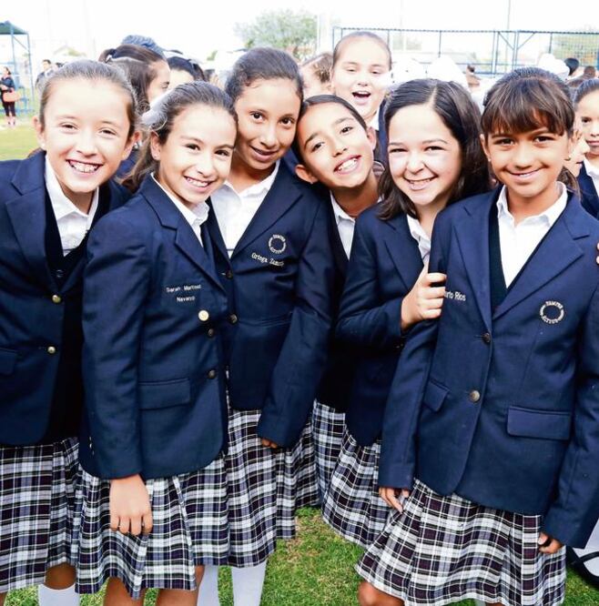 Alumnos del Cumbres Alpes, presentes en el arranque de la edificación (CORTESÍA)