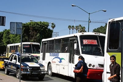 Afecta cierre de calles a transporte