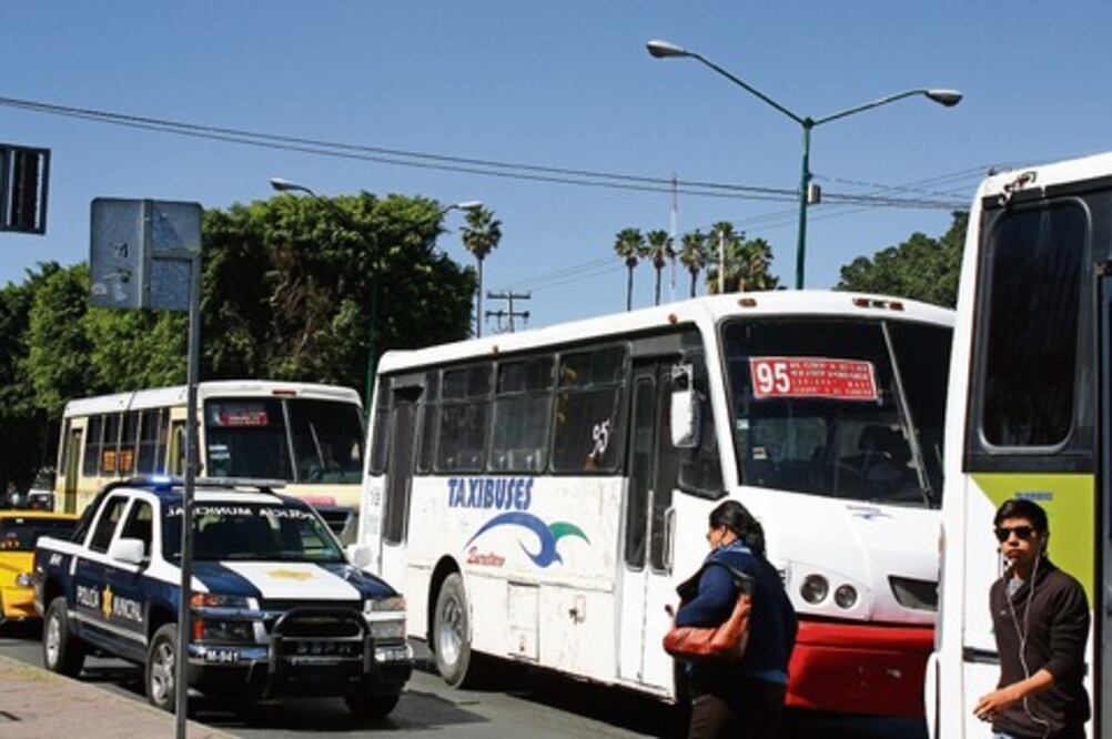 Afecta cierre de calles a transporte