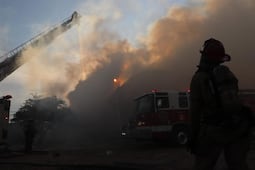 Incendio consume bodega con materiales plásticos en la zona de El Nabo 