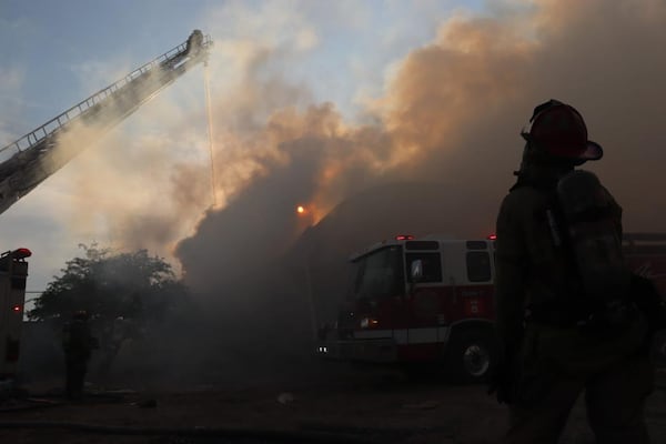 Incendio consume bodega con materiales plásticos en la zona de El Nabo 