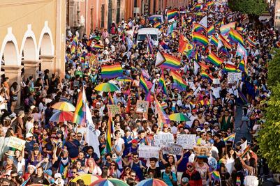 Participaron al rededor de 10 mil personas en la octava marcha del Orgullo LGBT+