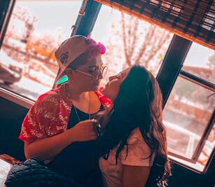 Andrea y Flor, un amor que nació en Facebook y que unió a Querétaro con Perú