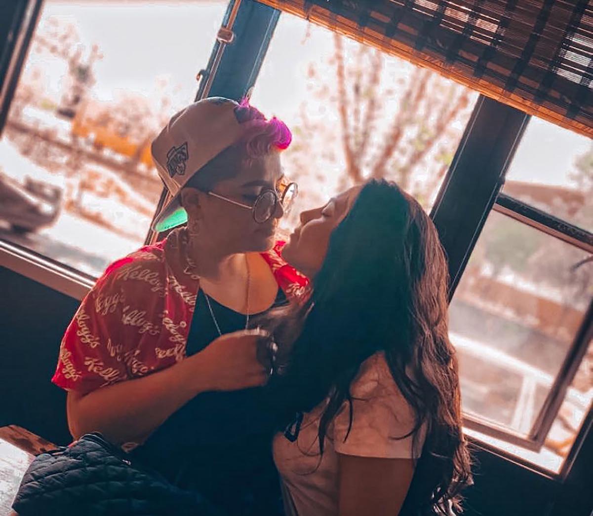 Andrea y Flor, un amor que nació en Facebook y que unió a Querétaro con Perú