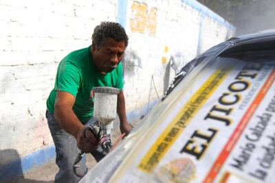 #NuestrasHistorias El Chino, un hojalatero que se pinta solo