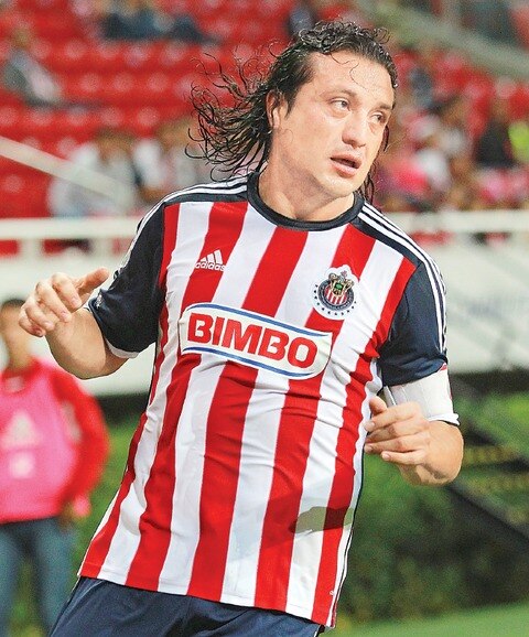 Chivas se hunde en la mediocridad