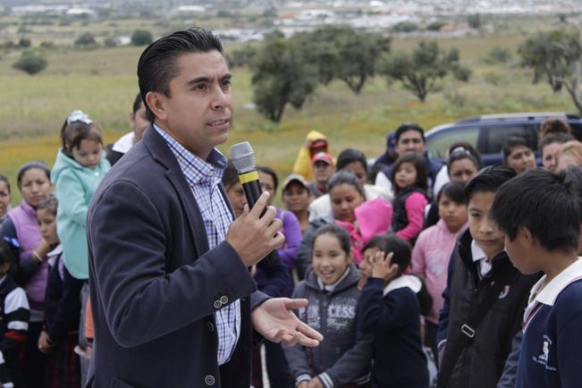 Entrega Sosa Pichardo la Casa de la Salud en Lourdes