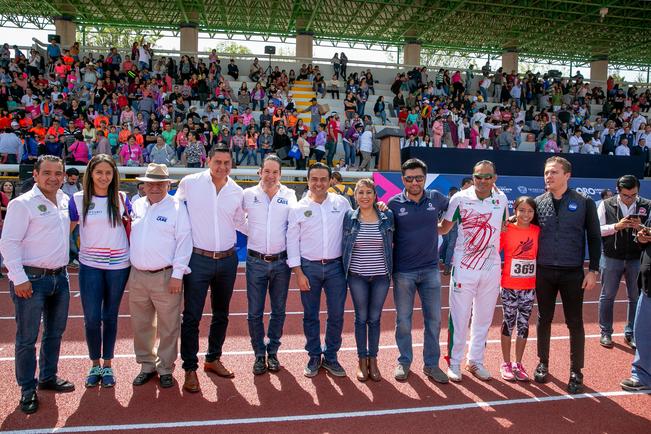 Francisco Domínguez y Luis Nava entregan pista de atletismo