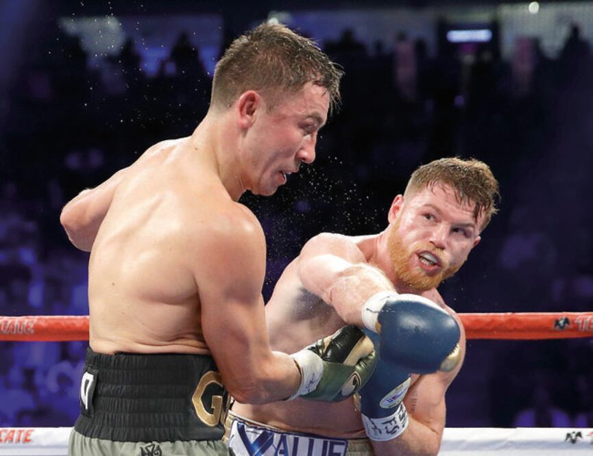 Saúl Álvarez es uno de los consentidos de la afición en Estados Unidos. (JOHN LOCHER. AP)