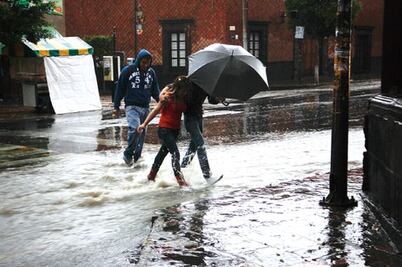 En peligro, cinco colonias por tormentas