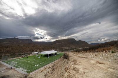 Entregan cancha de futbol 7 en Peñamiller
