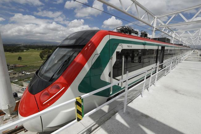 "Descarrilaron" tren similar al de México-Toluca