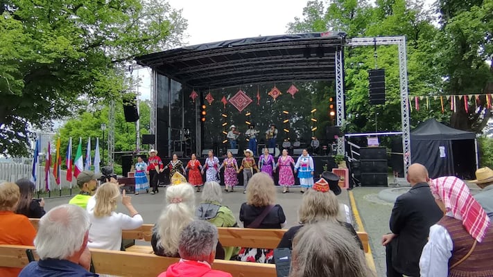 Jóvenes llevan raíces mexicanas a festival de Estonia