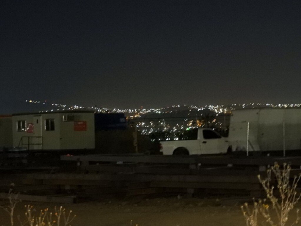 Roban maquinaria en construcción