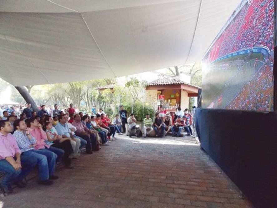 Apoyan a Gallos en las buenas y malas