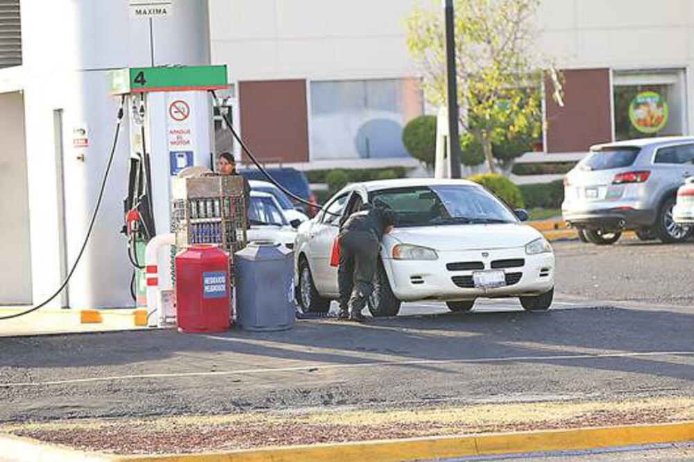Descartan nueva alza en precio de gasolina