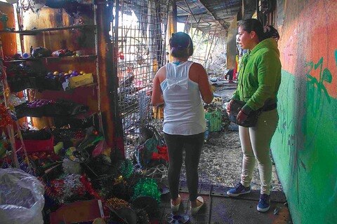 Buscan tianguistas apoyo tras incendio