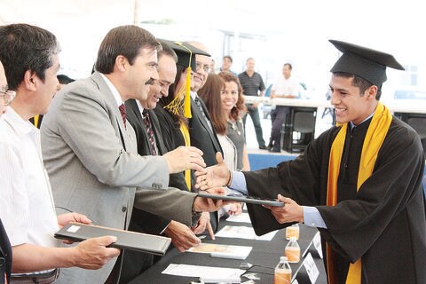 Egresa primera generación de sistema a distancia del ITQ 