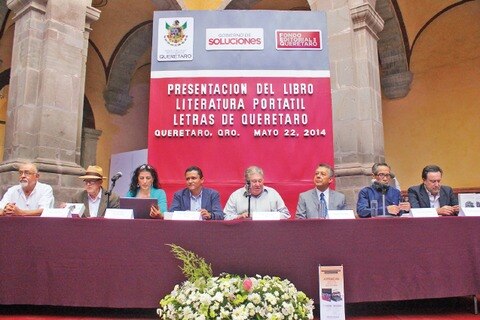 Presentan libros de colección portátil