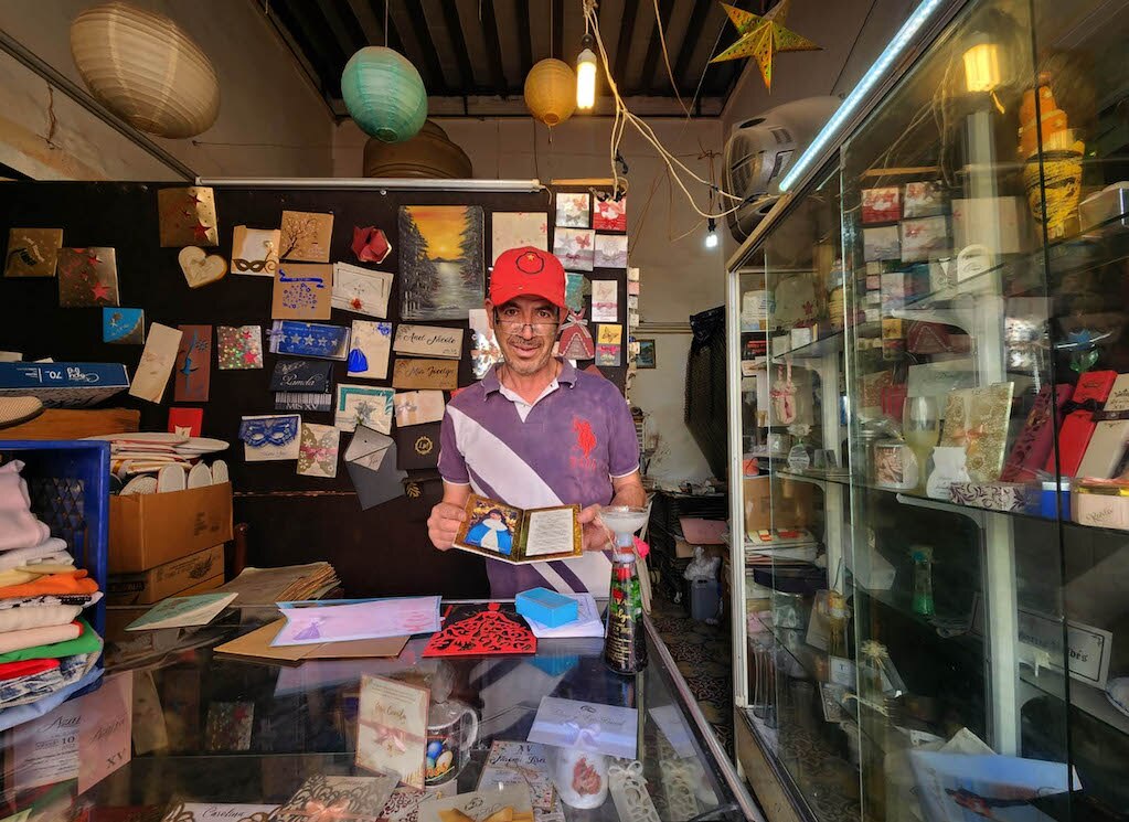 Aún se imprimen invitaciones en Querétaro; oficio se niega a desaparecer