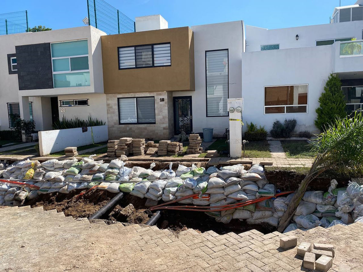 Después de la tormenta... se abre un socavón en San Juan del Río