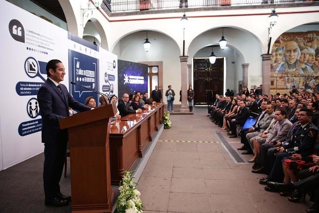 El gobernador recordó que para lograr la implementación del sistema, fue necesaria la construcción de un marco jurídico construido con dos reformas constitucionales. (ESPECIAL)