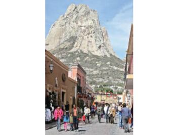 Rescatan a alpinistas de Peña de Bernal