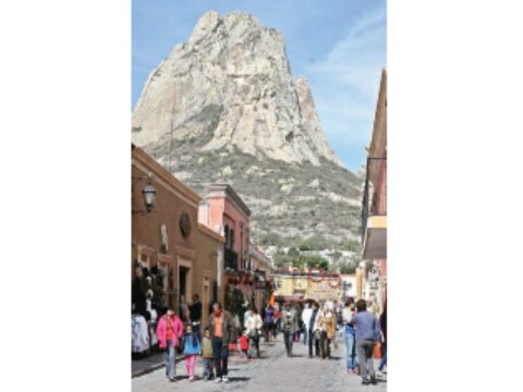 Rescatan a alpinistas de Peña de Bernal