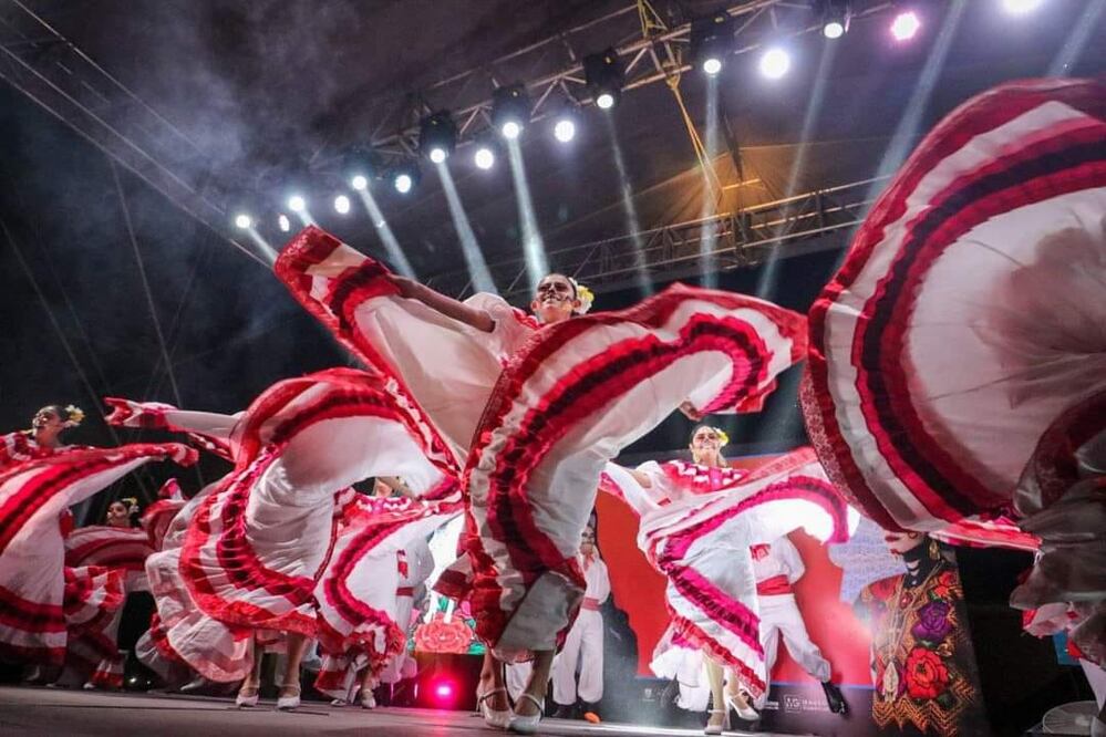 Grupo de danza Mecehualtin Mitotiani