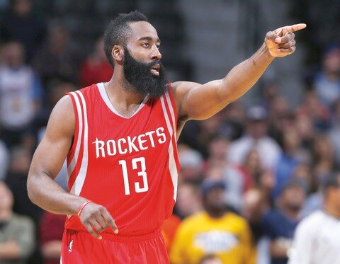 Harden se va suspendido por dar patada a LeBron