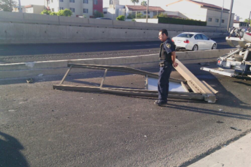 Camioneta choca en Paseo Constituyentes