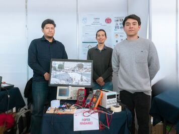 Estudiantes de la UAQ convierten las pisadas en energía eléctrica