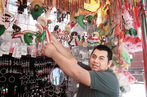 Alistan festejos patrios