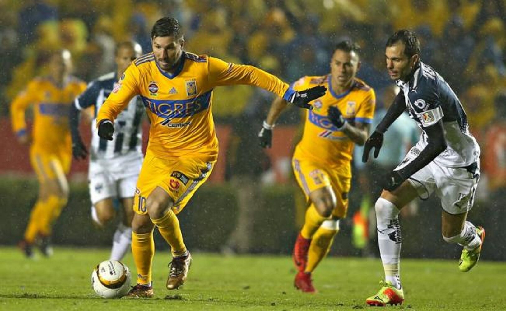 Gignac busca el gol 200 de su carrera
