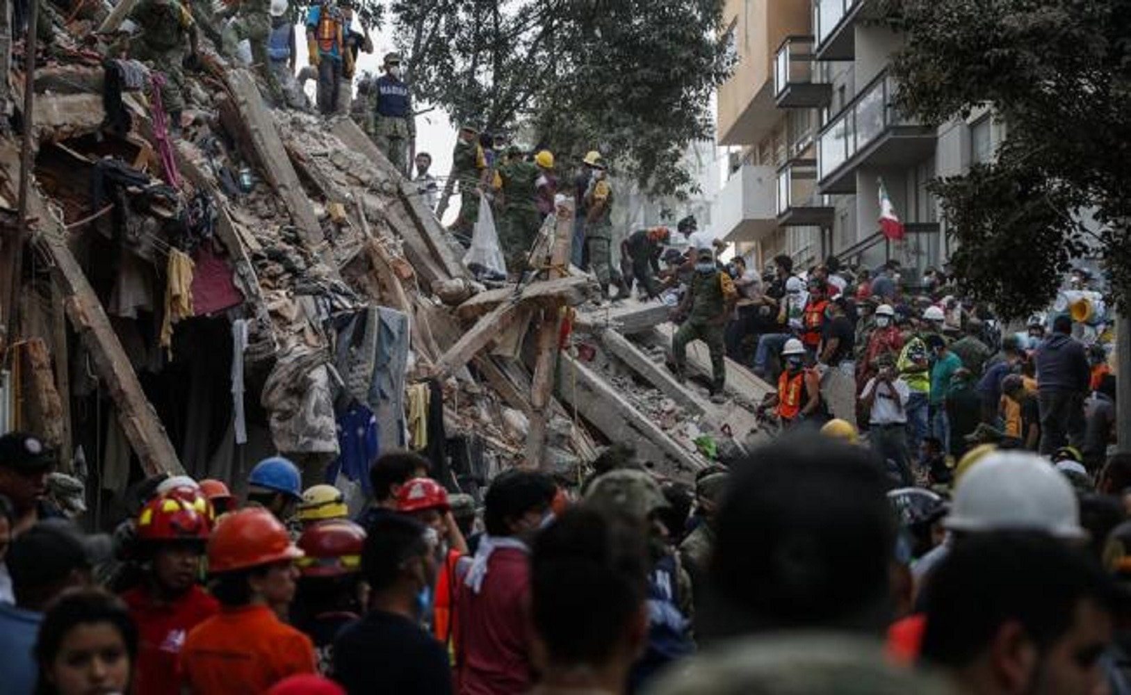Reporta Mancera 94 muertos tras sismo en CDMX