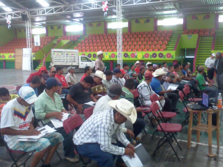 Capacita Sedesu a mineros