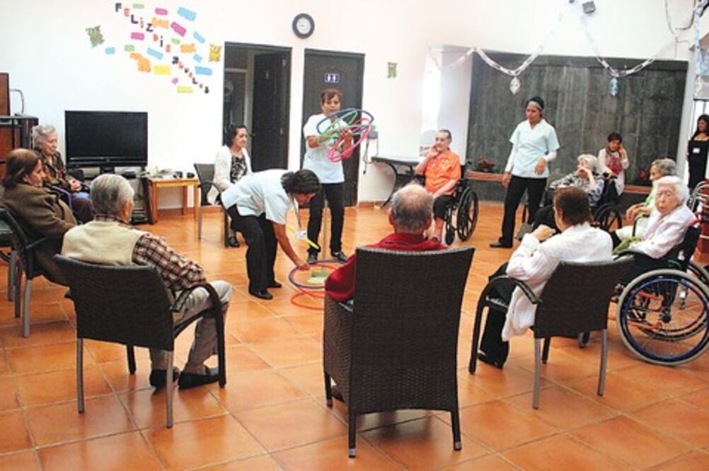 Abuelitos disfrutan una etapa tranquila