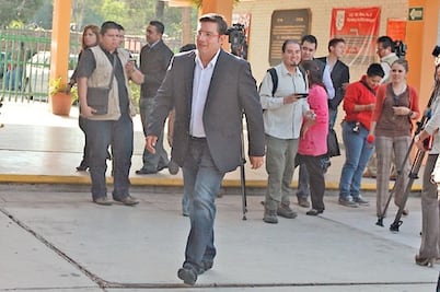 Inician clases sin profesor por retraso  de contrato