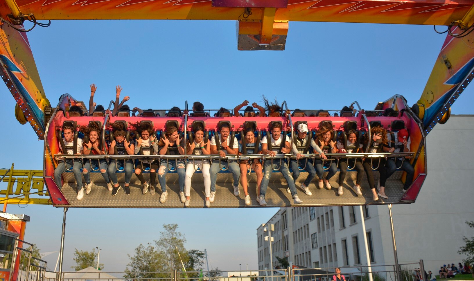 Las filas comenzaron a formarse para disfrutar de las atracciones como el toro mecánico, los divertidos carritos chocones, el laser tag y el infaltable trabant