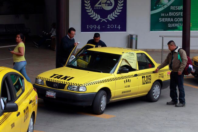 Los taxistas se burlaron de los actos de intimidación que otros de sus compañeros ejercieron contra periodistas en la TAQ / Foto: César Gómez