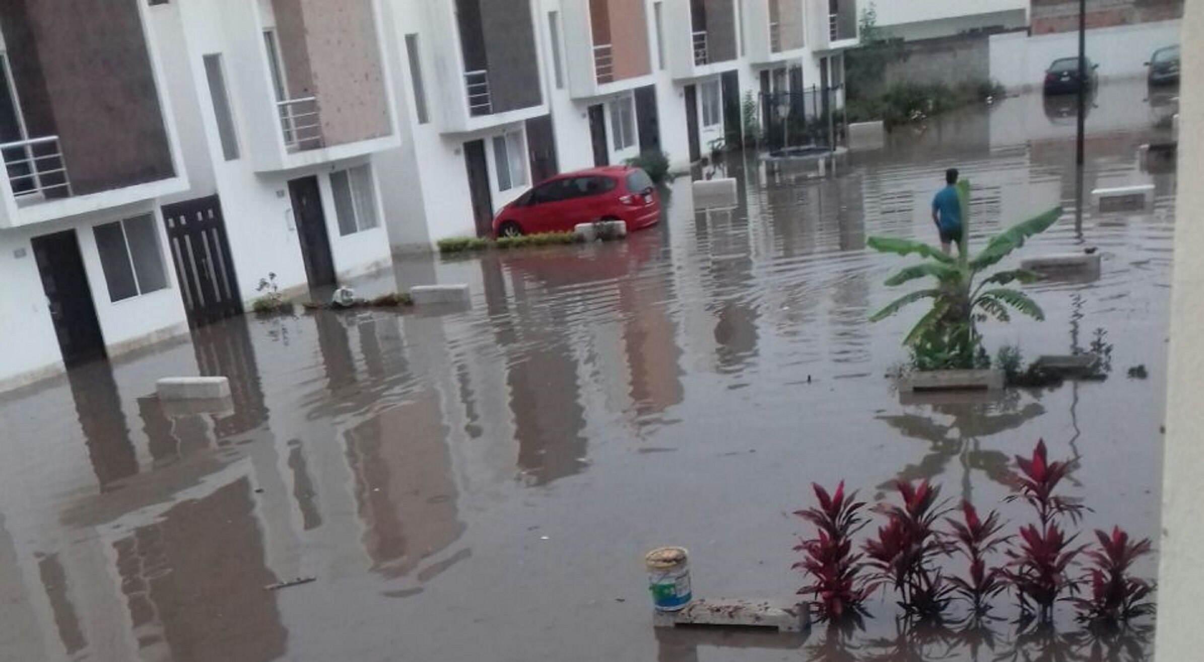 Recorre gobernador zonas afectadas en SJR