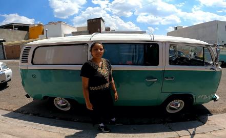 Improvisando, ellas recorren en combi el sur de México