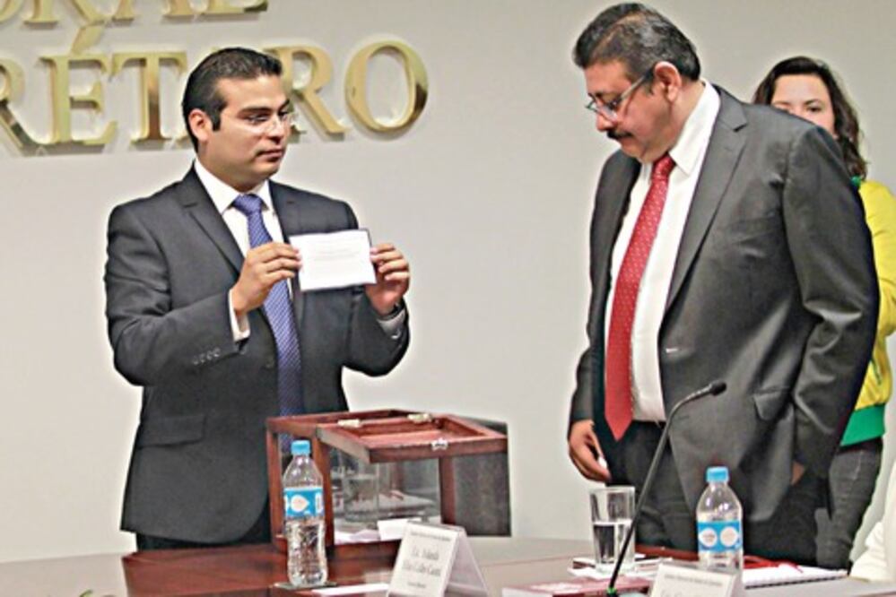 Denuncia blanquiazul a candidato del tricolor