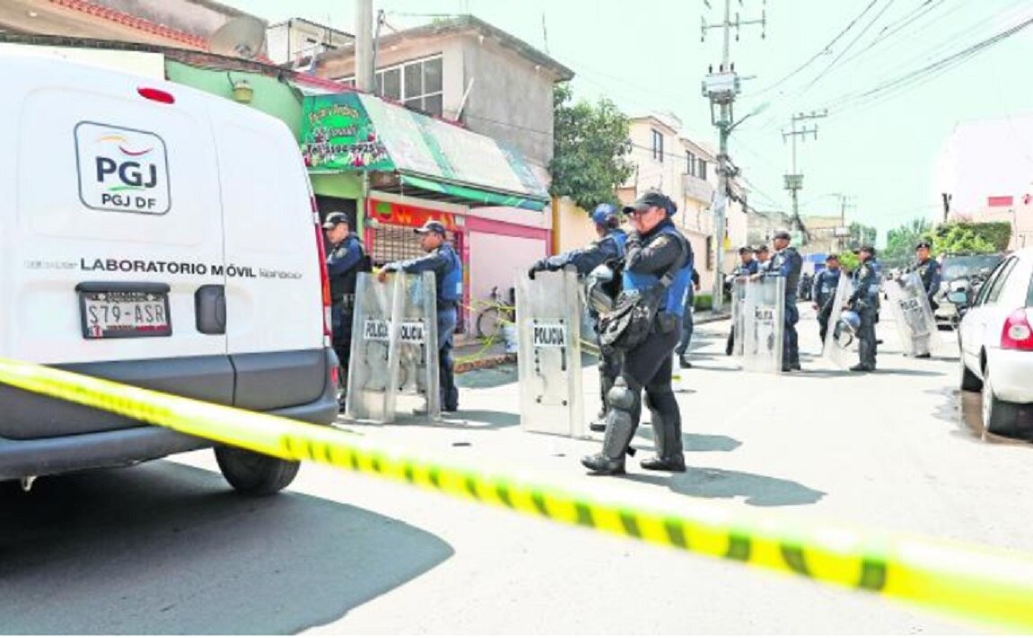 El asesinato de la ex jueza ocurrió en la colonia El Mirador, en Coyoacán. Su marido, quien resultó herido, fue trasladado a un hospital. (IRVIN OLIVARES. EL UNIVERSAL)