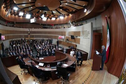  AMLO ofrece respeto y no someter a otros poderes 