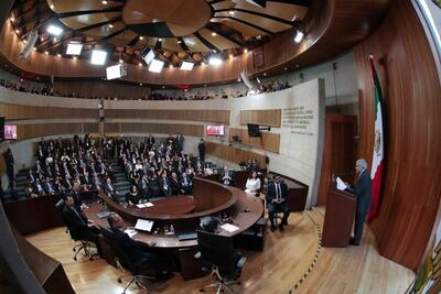 AMLO ofrece respeto y no someter a otros poderes