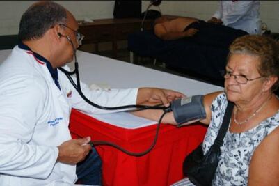 Detectan a “médicos” sin permiso de ejercer