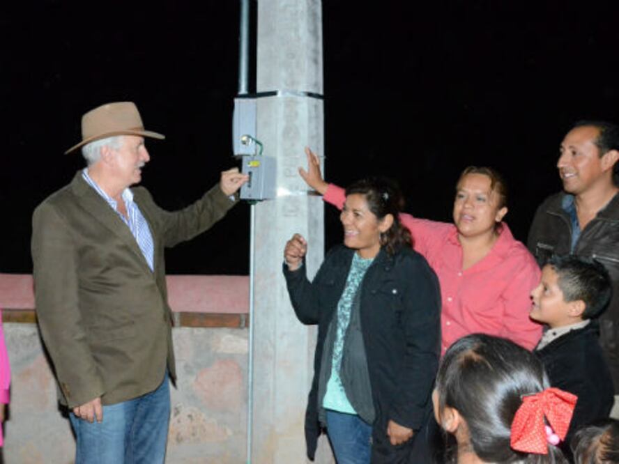 Luz y electricidad para Cerrito Colorado