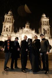 La dama de negro se aparece en el Zócalo